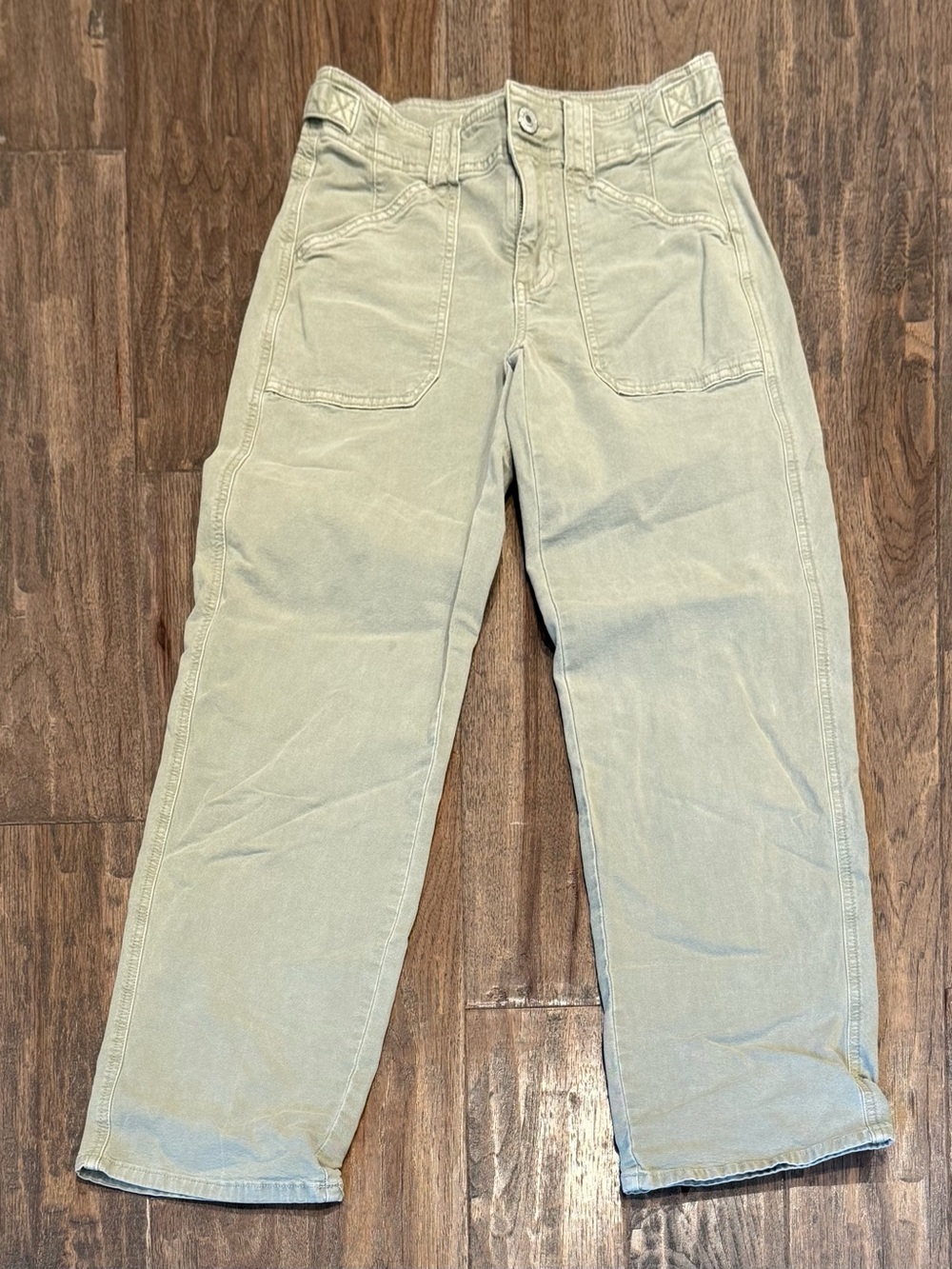Women’s American Eagle size 00 stovepipe light green khakis